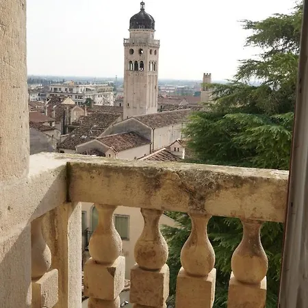 Campus San Francesco 호텔 *