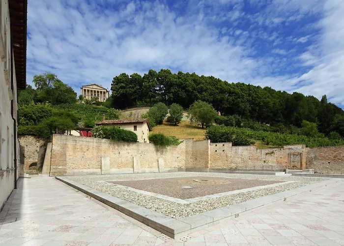 Campus San Francesco מלון *